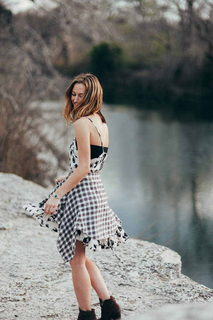 free people slip dress | livvyland blog livvyland-blog-kayla-snell-photography-olivia-watson-austin-texas-free-people-austin-fashion-blogger-sxsw-fp-festival-days-style-circle-of-flowers-dress-strappy-back-bra-2