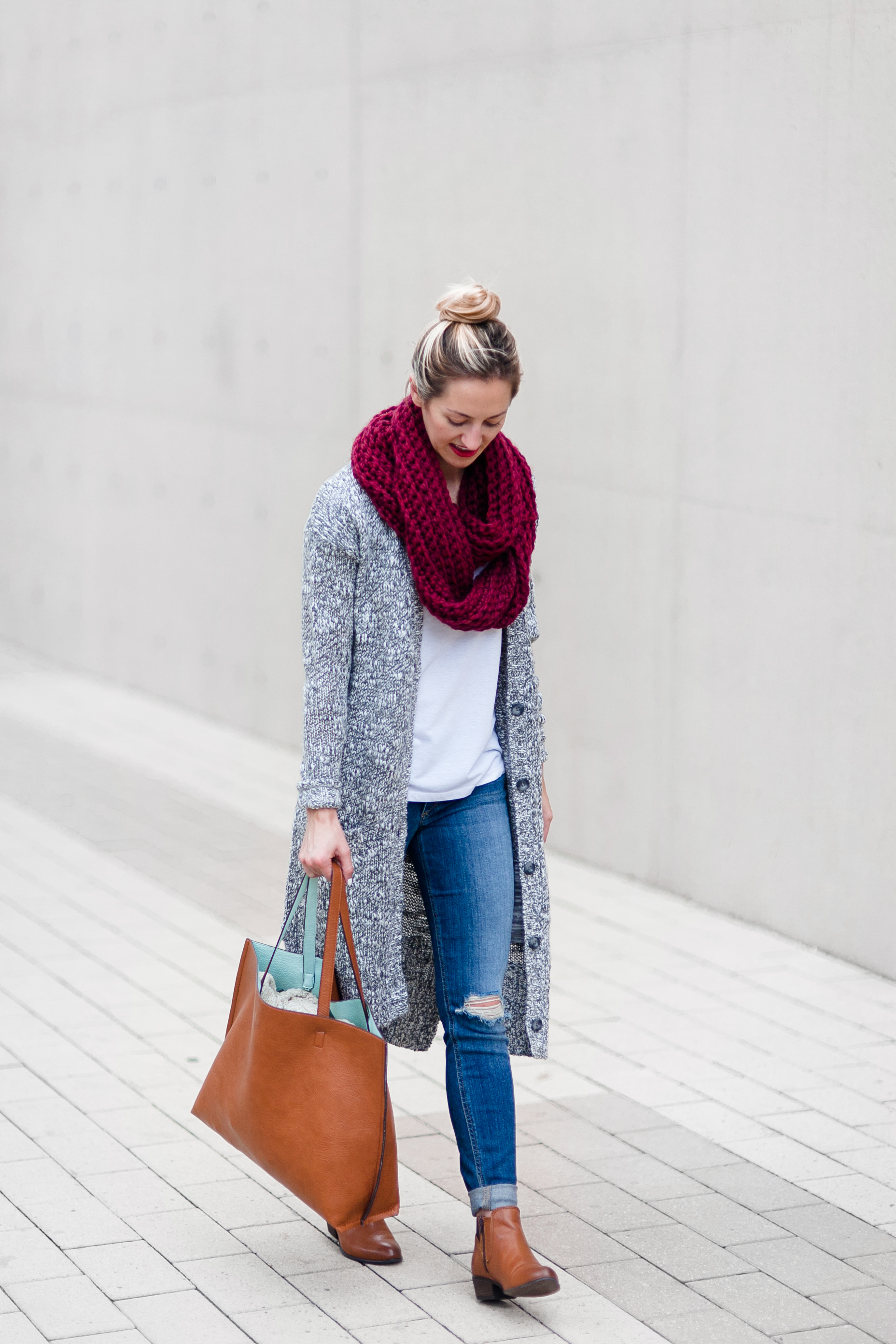 LivvyLand / Cozy Long Cardigan livvyland-blog-olivia-watson-caslon-long-cardigan-heather-grey-kayla-snell-photography-austin-texas-fashion-lifestyle-blog-blogger-fall-winter-style-outfit-inspiration-madewell-debrosse-nyc-scarf-7